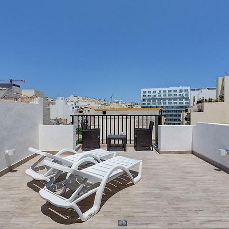 グジラCosy 1Br Penthouse With Terrace, Great Locationアパートメント エクステリア 写真