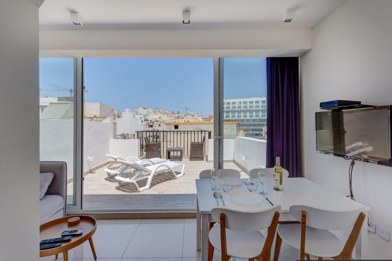 グジラCosy 1Br Penthouse With Terrace, Great Locationアパートメント エクステリア 写真