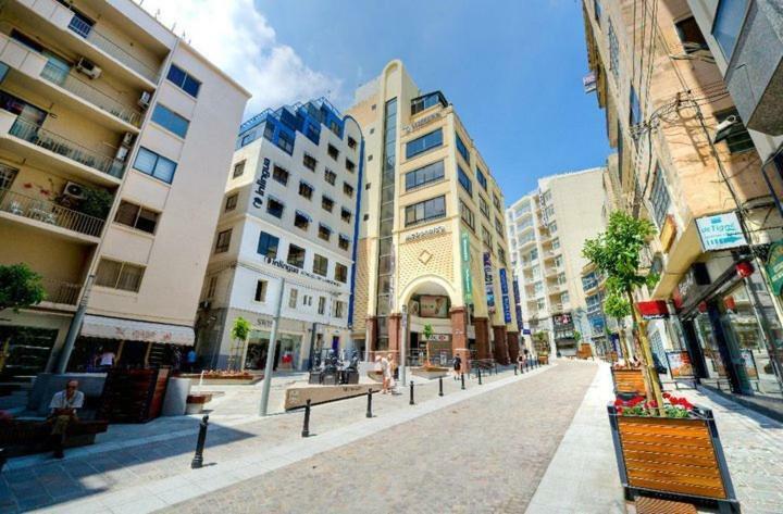 グジラCosy 1Br Penthouse With Terrace, Great Locationアパートメント エクステリア 写真