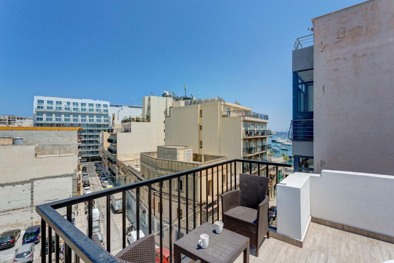 グジラCosy 1Br Penthouse With Terrace, Great Locationアパートメント エクステリア 写真