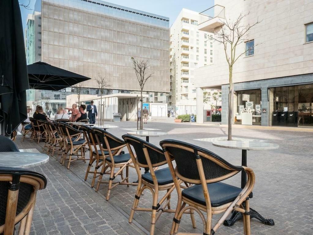 グジラCosy 1Br Penthouse With Terrace, Great Locationアパートメント エクステリア 写真